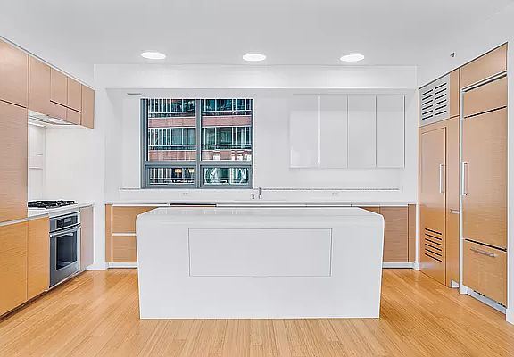 5th image of 2 River Ter APT 8J
