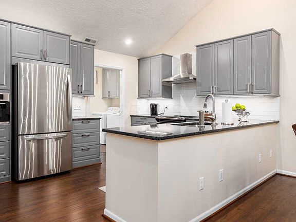 3rd image of 3622 Niblick Pl