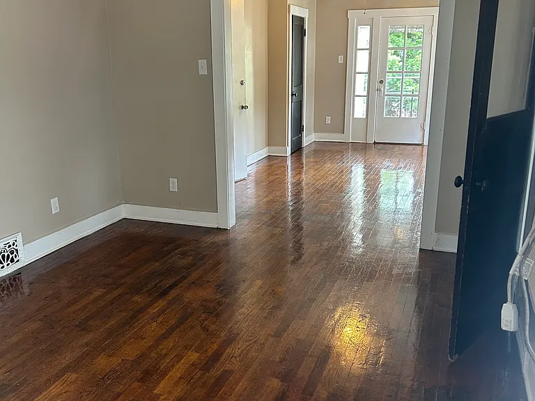 715 SW 5th St #3 — Photo 2