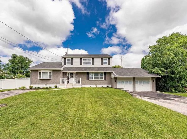 20 Walnut St, Newtown Square, PA 19073