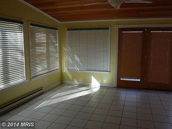 4th image of 240 Kentucky Ave