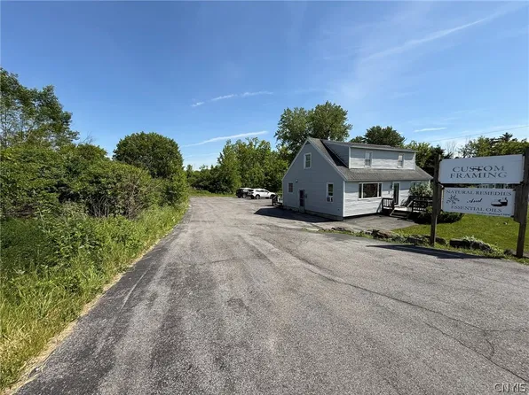 5774 S Bay Rd, Cicero, NY 13039
