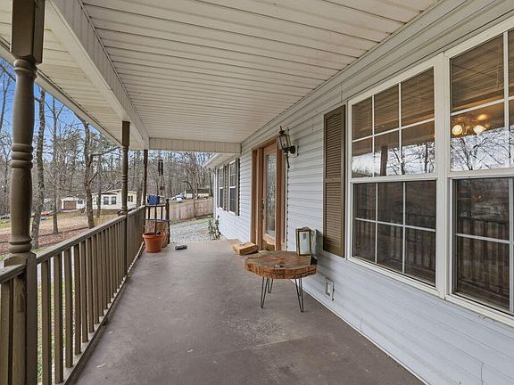 4th image of 195 Mountain Crest Dr