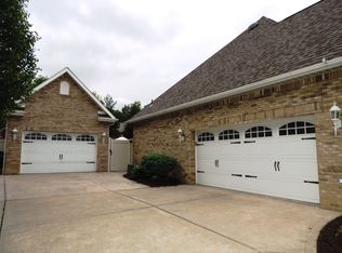 13 Thomas Jefferson Ct, Irwin, PA 15642