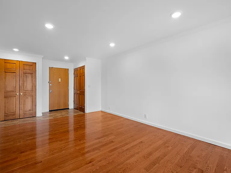 141 Great Neck Rd #2G — Photo 8