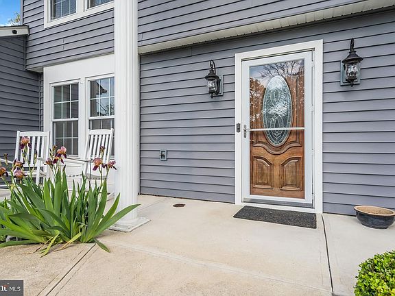 4th image of 64 Barnegat Blvd