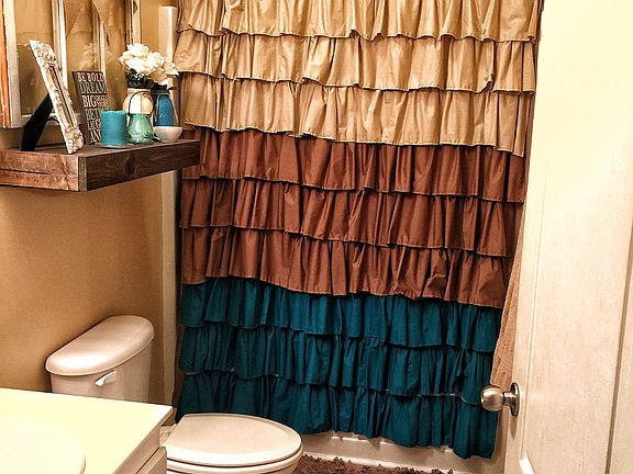 Guest Bath on Main Floor