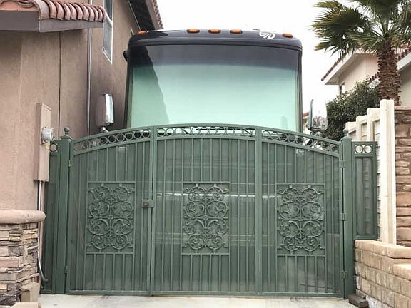 4th image of 6526 Smoketree Cir