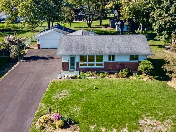 1N274 Woods Ave, Carol Stream, IL 60188