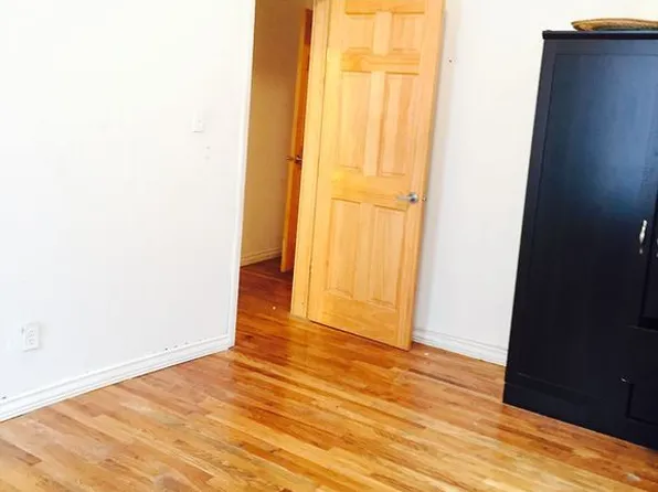 2217 35th St, Long Island City, NY 11105