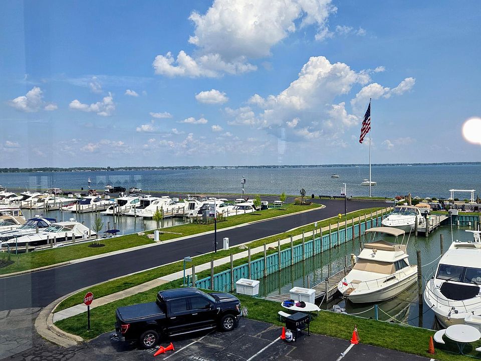 MacRay is a premier waterfront community loaded with amenities.