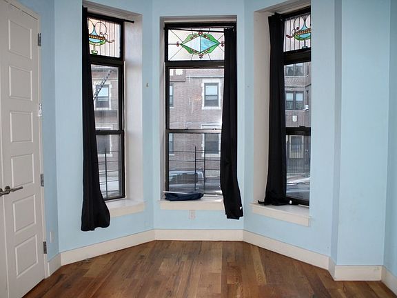 3rd image of 132 New York Ave #2L