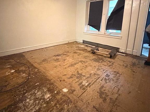 2nd image of 6 E 25th St