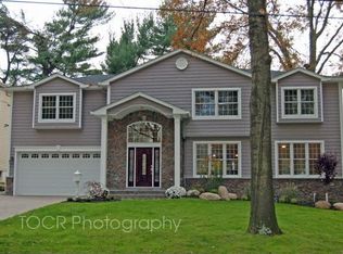 52 Benton Rd, Paramus, NJ 07652