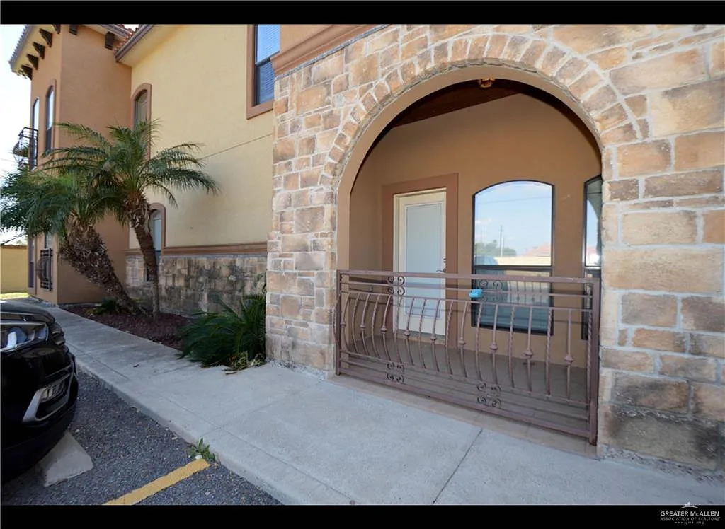 2 bed, 2.0 bath, 1209 sqft, $1,000 — Photo 2