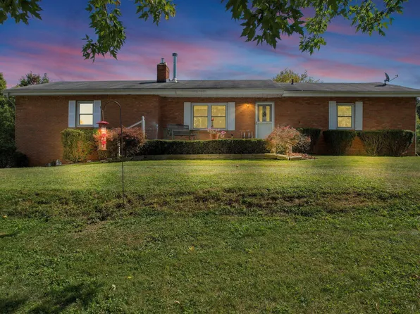 2418 Burnside Rd NW, Pataskala, OH 43062