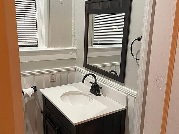 4th image of 210 Arlington Ave APT 2