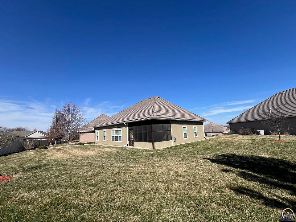 2nd image of 6844 SW Cottonwood Cir