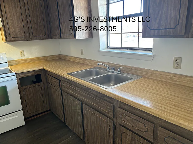 313 W Sycamore Ave #10 — Photo 2