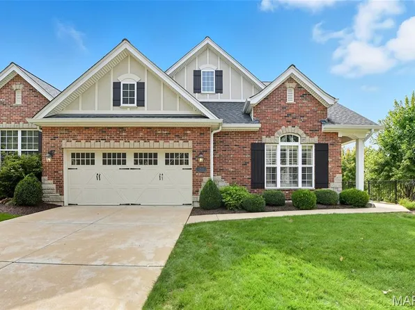 153 Kendall Bluff Ct, Chesterfield, MO 63017