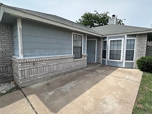 2nd image of 2407 Woodlands Dr