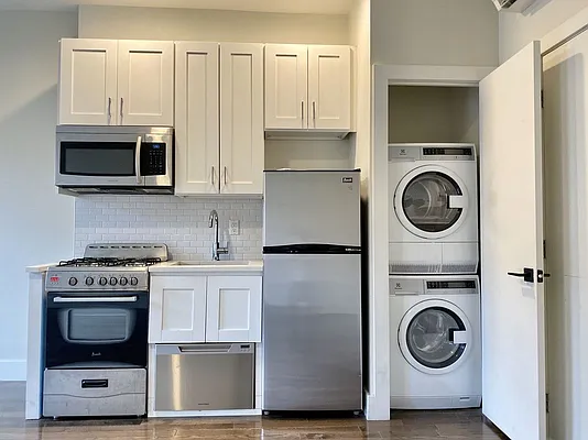 Rented by Bruma Realty LLC | media 20