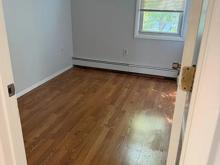 756 Irving Pl — Photo 6