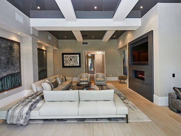 4th image of 404 Park Ave S APT 15B