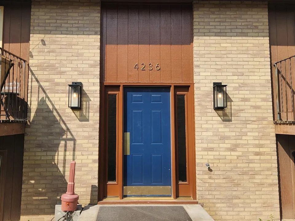 4236 Huntington Ave #2