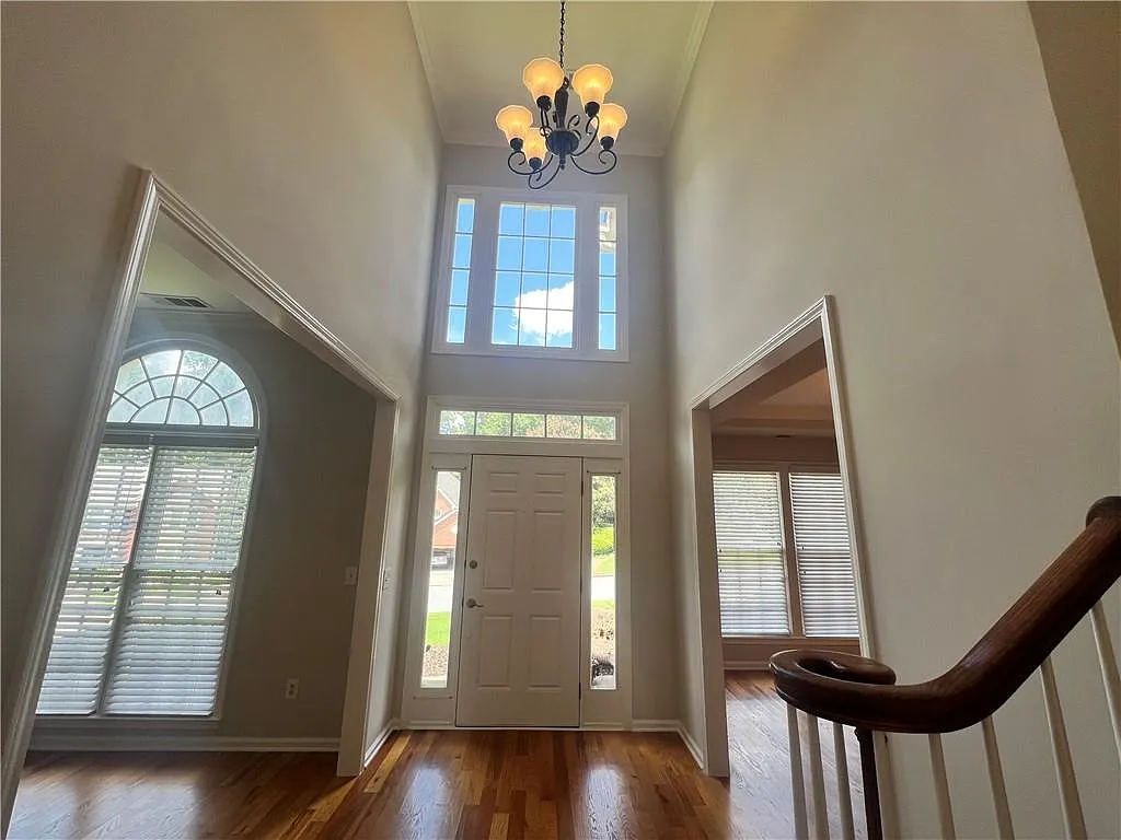 4 bed, 3.0 bath, 2821 sqft, $3,300 — Photo 2