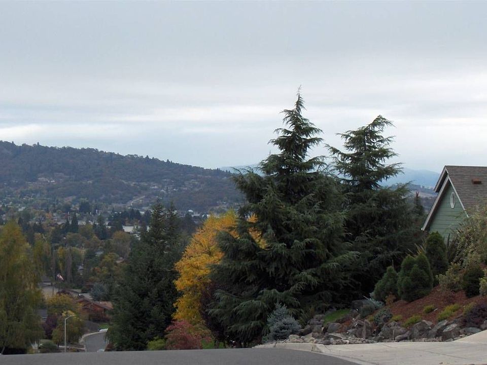 2nd image of 2394 NW Canterbury Dr