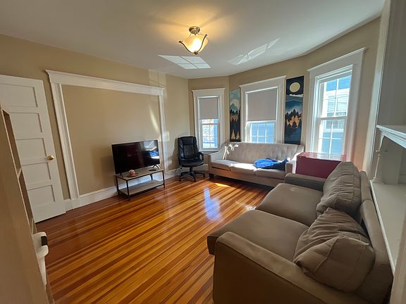 5th image of 46 Stanley Ave #1