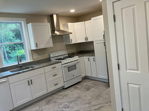 4th image of 18 Chestnut St #18