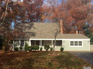 39 Shelbourne Ln, Stony Brook, NY 11790
