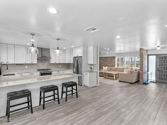 5th image of 408 REDONDO Drive W