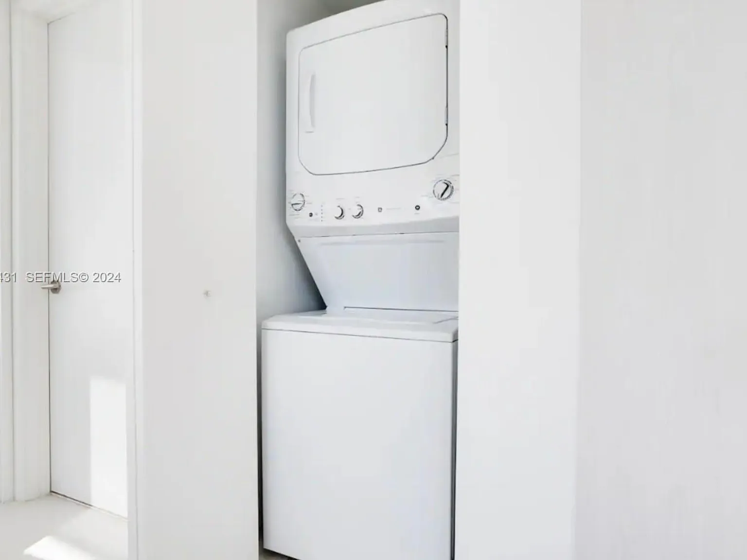 2 bed, 944 sqft, $4,500 — Photo 3