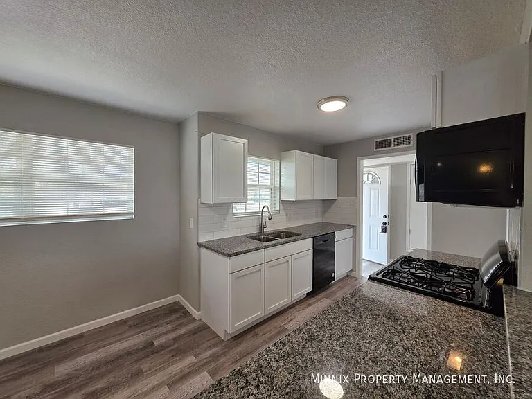 4603 Mercedes Dr — Photo 8