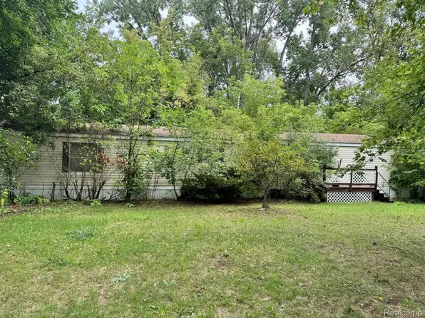 4365 Cogshall St, Holly, MI 48442