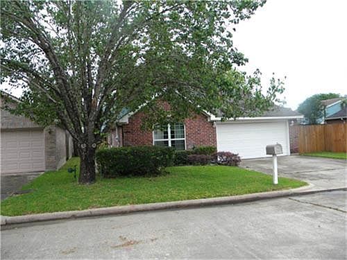 3rd image of 414 Cherry Laurel Dr