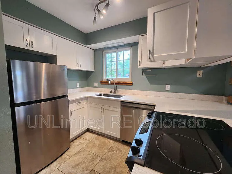 731 Julian Cir — Photo 4