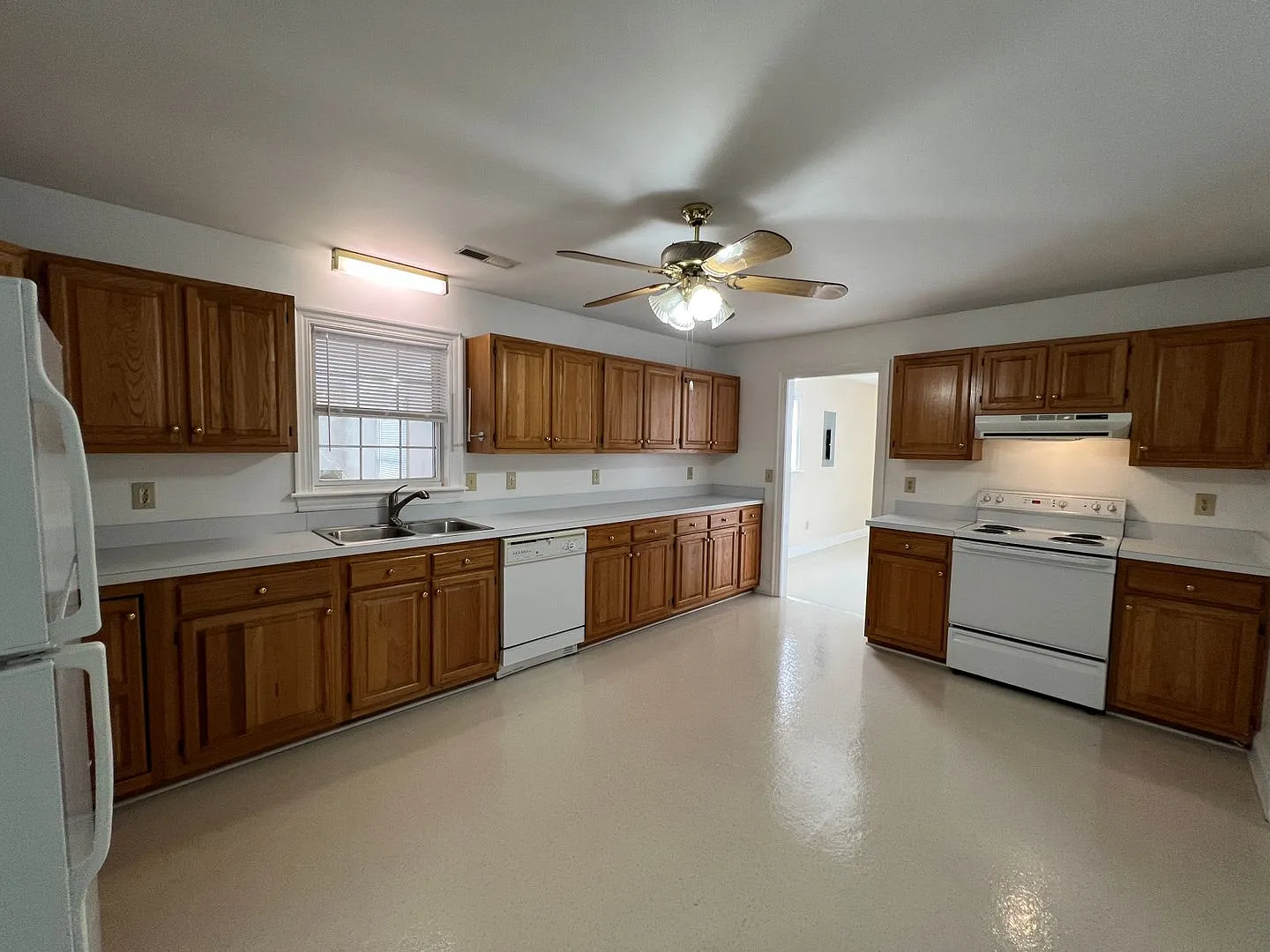 3 Bed, 2 Bath Ranch Only 15 Minutes to Virginia/NC Line — Photo 4