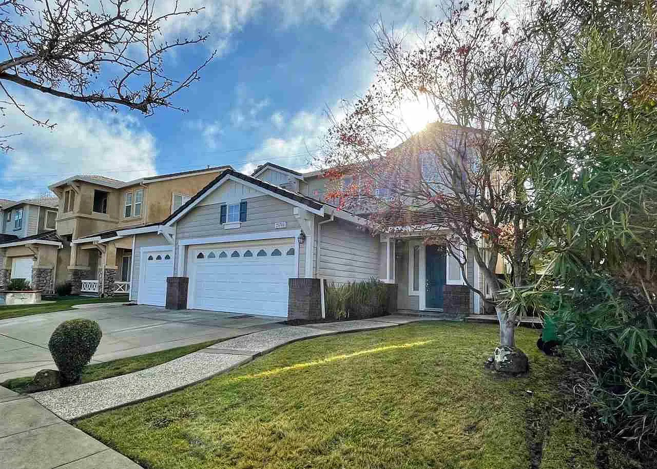 25701 Crestfield Dr photo 1