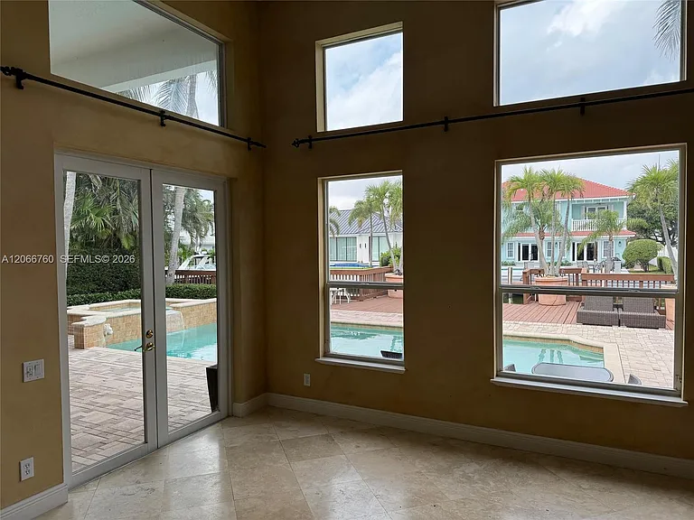 891 Captiva Dr — Photo 8
