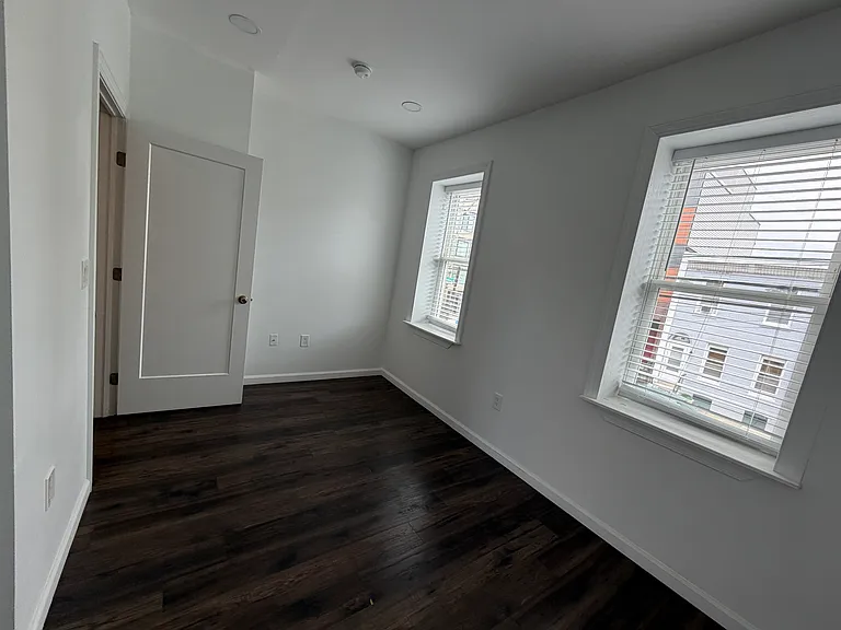 2032 E Huntingdon St — Photo 13