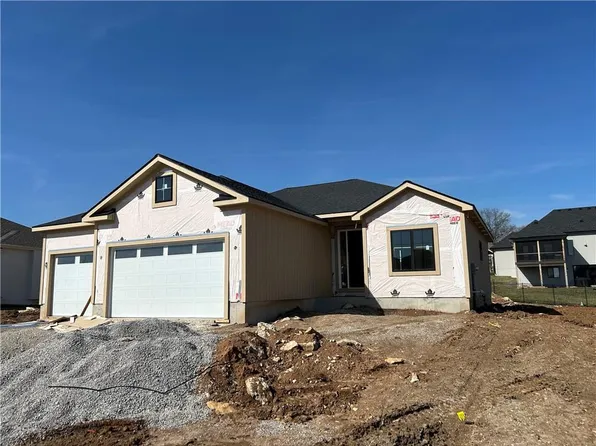 2605 NE Crestview St, Blue Springs, MO 64029