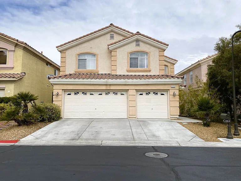 172 Flying Hills Ave — Photo 1