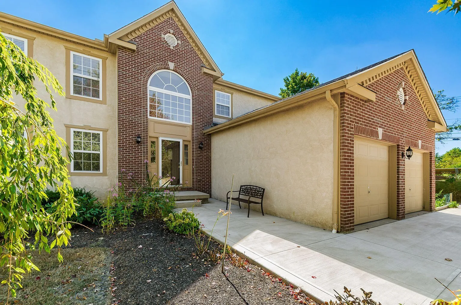 3902 Rivers Run Dr photo 1