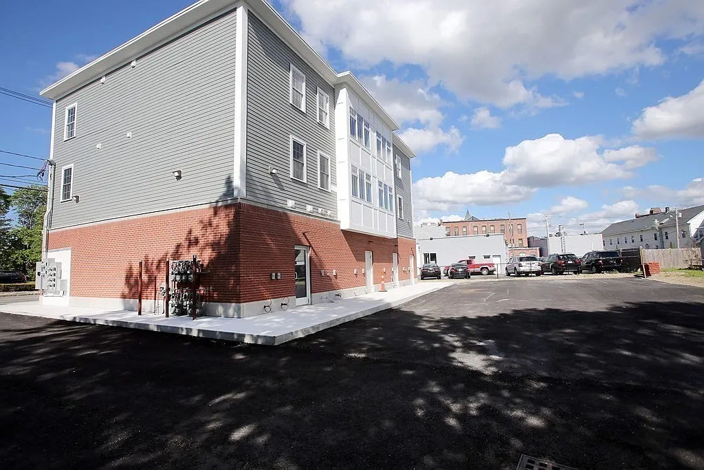 1 bed, 1.0 bath, 640 sqft, $2,000 — Photo 2