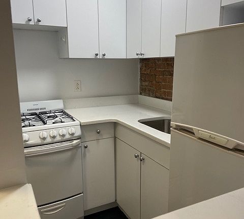 3rd image of 343 W 14th St APT 4RW