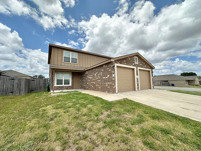 1802 Clovis Dr — Photo 2